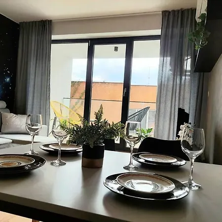 Apartman Kmetova So Sukromnym Parkovanim Zdarma, 5 Min Peso Do Centra Kosice Exterior photo