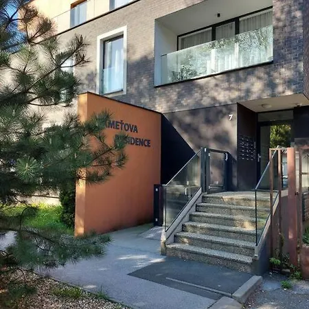 Apartman Kmetova So Sukromnym Parkovanim Zdarma, 5 Min Peso Do Centra Kosice Exterior photo