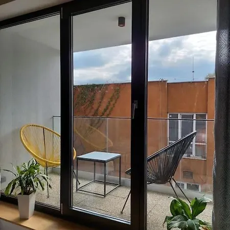 Apartman Kmetova So Sukromnym Parkovanim Zdarma, 5 Min Peso Do Centra Kosice Exterior photo