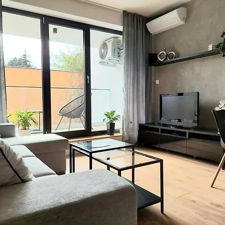 Apartman Kmetova So Sukromnym Parkovanim Zdarma, 5 Min Peso Do Centra Kosice Exterior photo