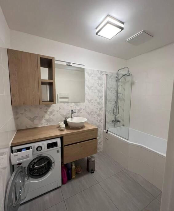 Apartment Kmetova So Sukromnym Parkovanim Zdarma, 5 Min Peso Do Centra