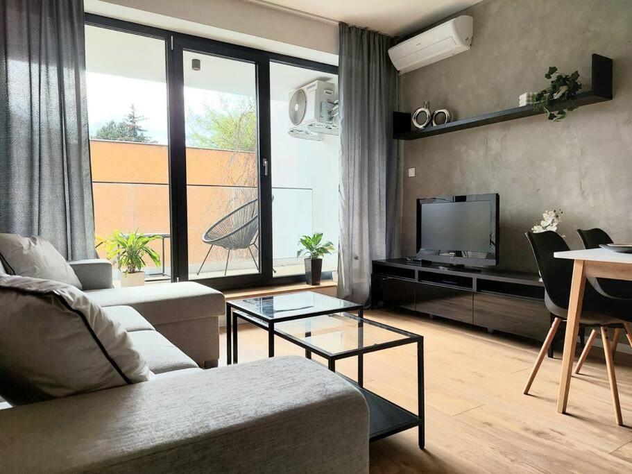 Kmetova So Sukromnym Parkovanim Zdarma, 5 Min Peso Do Centra Apartment *