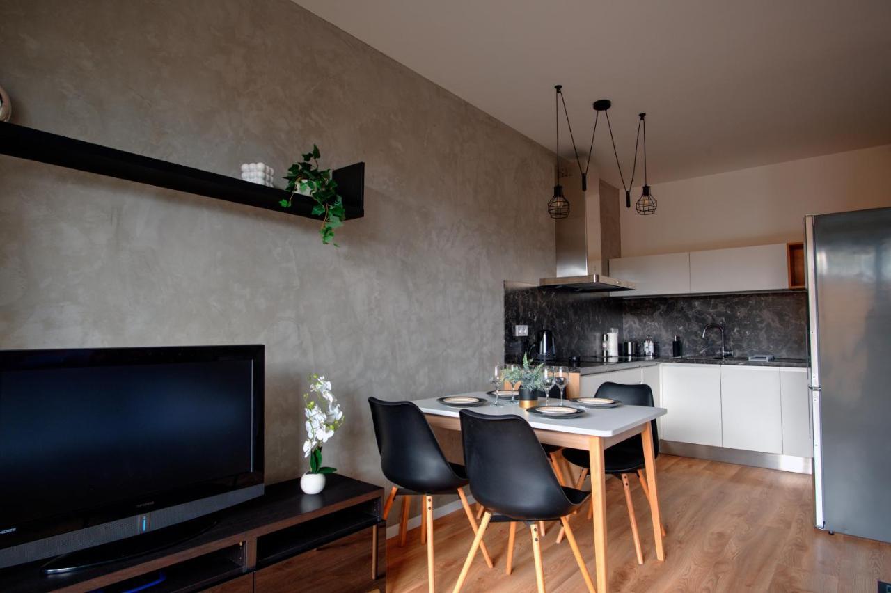Kmetova So Sukromnym Parkovanim Zdarma, 5 Min Peso Do Centra Apartment *